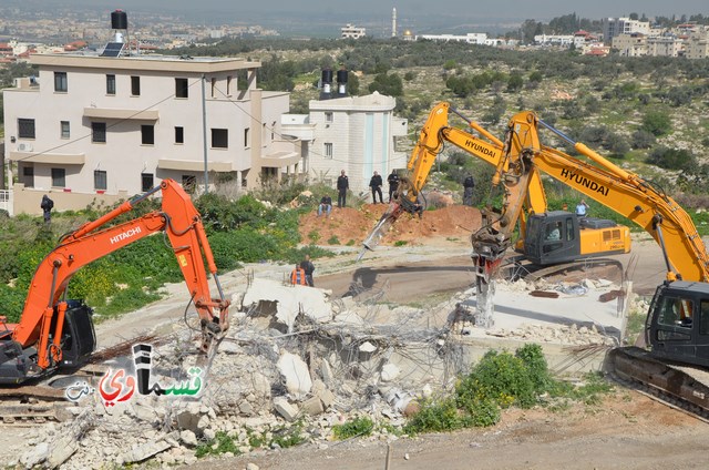 فيديو: قوات كبيرة ومُدججة بالدبابات والصواريخ تهدم اساسات بيت الشيخ غازي عيسى بحجة البناء في ارض المنهال ...